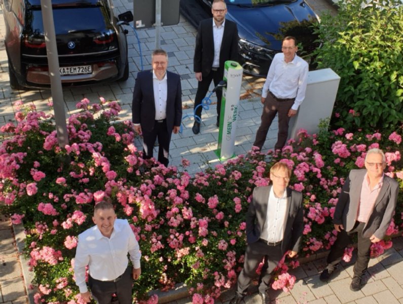 Erstes Arbeitstreffen der „Väter“ der gemeinsamen Netzgesellschaft bei den Gemeindewerken in Krauchenwies: Bürgermeister Jochen Spieß, Roland Schmidberger (Netze BW) und Werkleiter Klaus Hipp (vorne, v.l.n.r.) sowie Tilman Kabella (Netze BW), Werkleiter Thomas Schlegel und Stefan Kempf (Netze BW). Erstes Arbeitstreffen der „Väter“ der gemeinsamen Netzgesellschaft bei den Gemeindewerken in Krauchenwies: Bürgermeister Jochen Spieß, Roland Schmidberger (Netze BW) und Werkleiter Klaus Hipp (vorne, v.l.n.r.) sowie Tilman Kabella (Netze BW), Werkleiter Thomas Schlegel und Stefan Kempf (Netze BW).